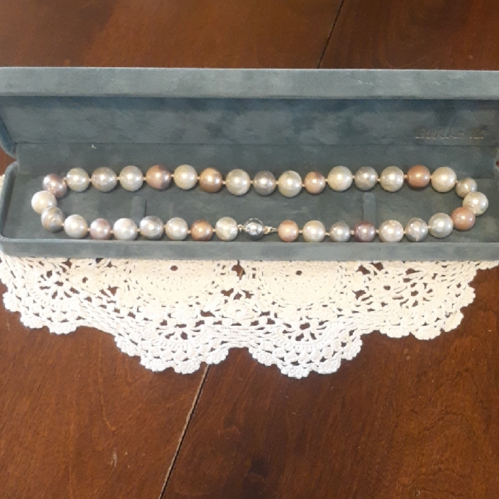 Classic Multi-Color Shell Pearl Necklace (77.8g) 18 in Elegant Pink & Cream Pear